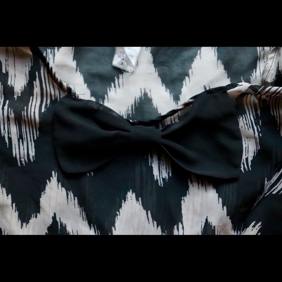 Chevron Print Maternity Top with Bow Detail - Picture 2 of 2